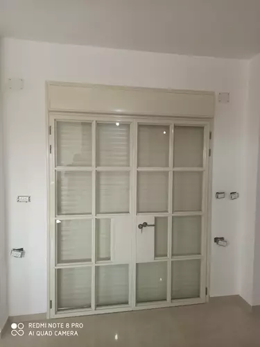 התקנת דלת תריס